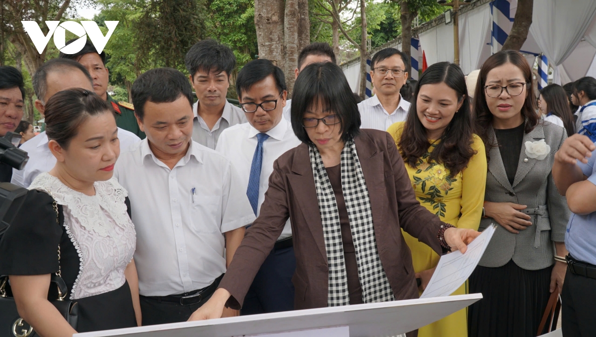 Gia Lai trao trả hồ sơ cán bộ đi B và triển lãm “Trỗi dậy miền đất bazan”